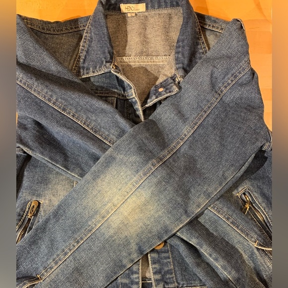 Hendi cropped distressed denim jacket women’s size large, button up, side adjust - Picture 2 of 10